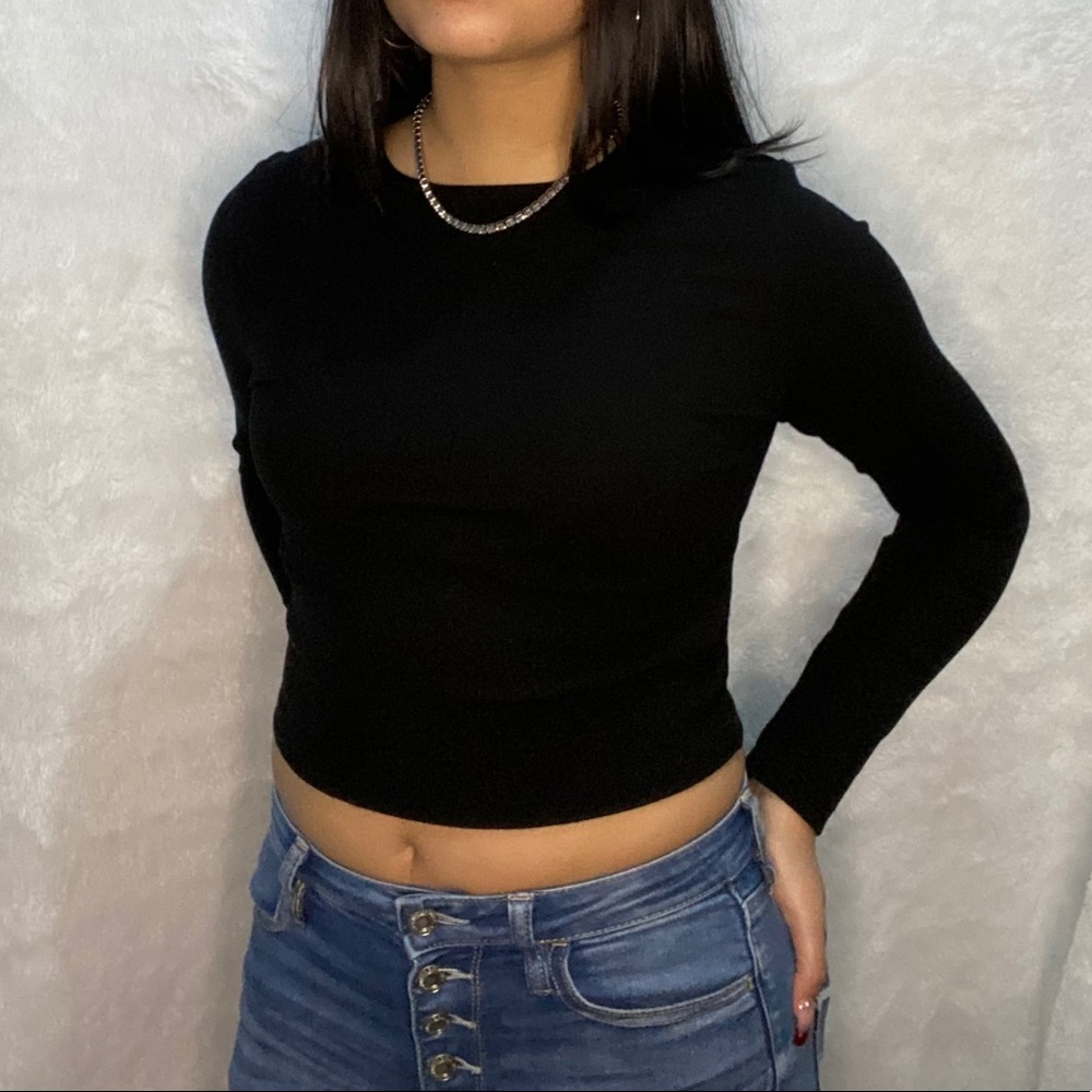 Black Long-sleeve Crop Top